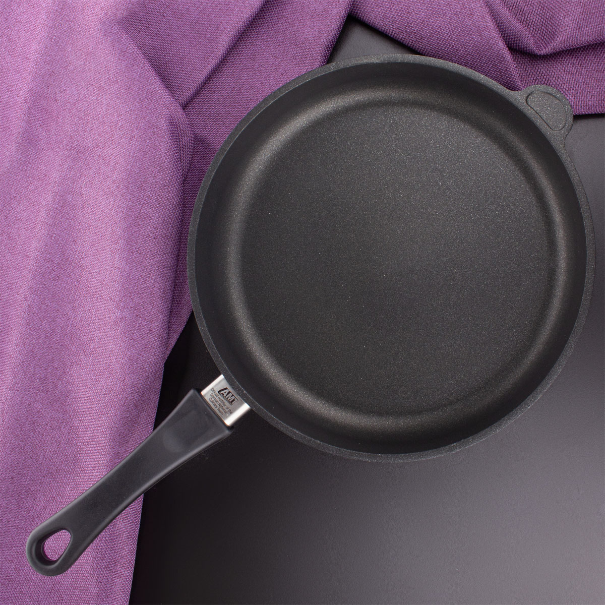 Сковорода индукционная AMT Frying Pans Titan 28см