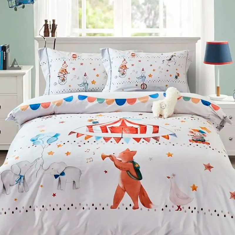 

Комплект постельного белья 1,5-спальный Anabella Asabella Цирк на молочном