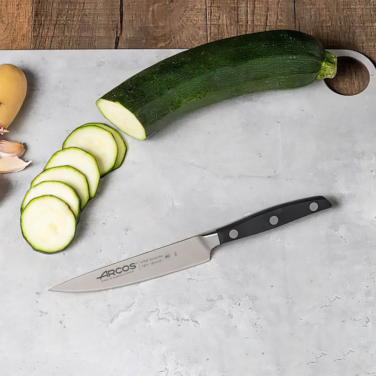 Нож для нарезки овощей и фруктов Arcos Manhattan
