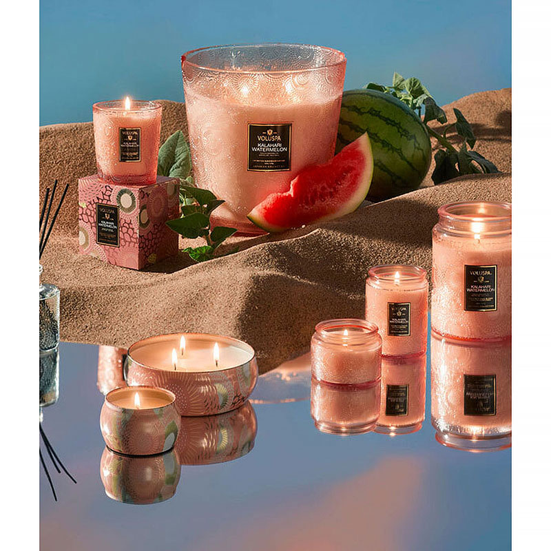 Свеча ароматическая Voluspa Калахарский арбуз в маленькой стеклянной банке со стеклянной крышкой Voluspa 73527, цвет розовый - фото 7