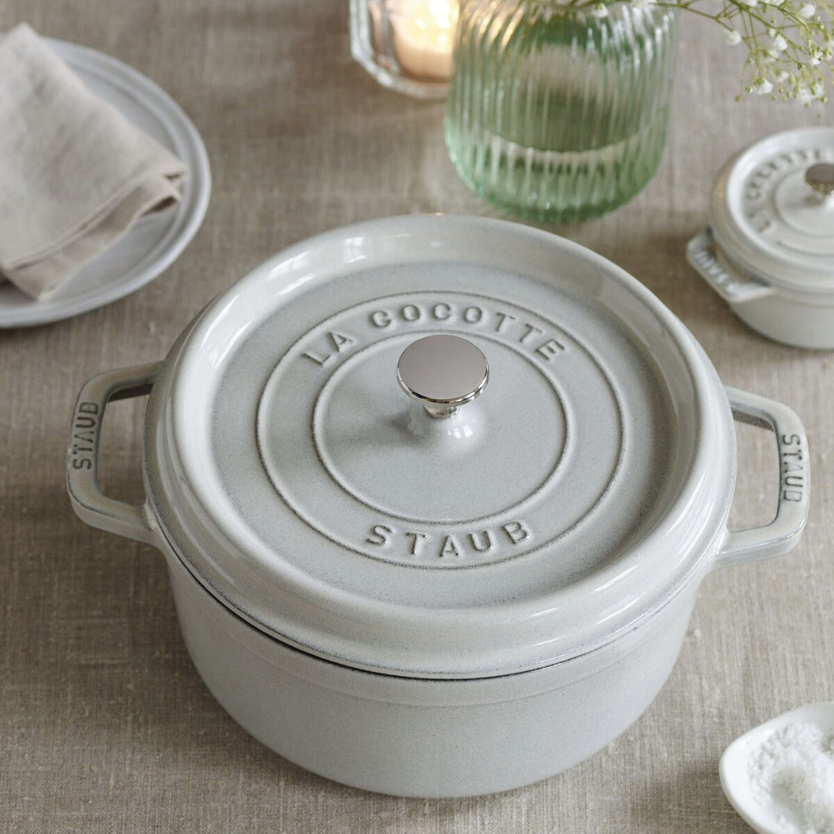 Кокот Staub La Cocotte 2,2л, белый трюфель Staub 11020107, цвет серый