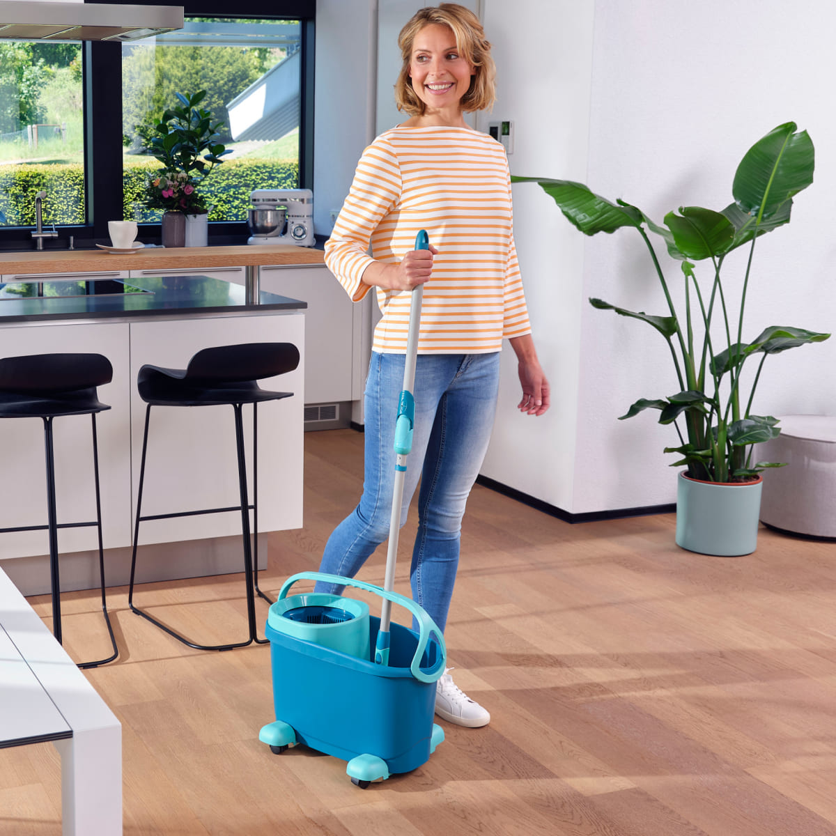 Комплект для влажной уборки Leifheit Clean Twist M Ergo швабра и ведро на колесиках