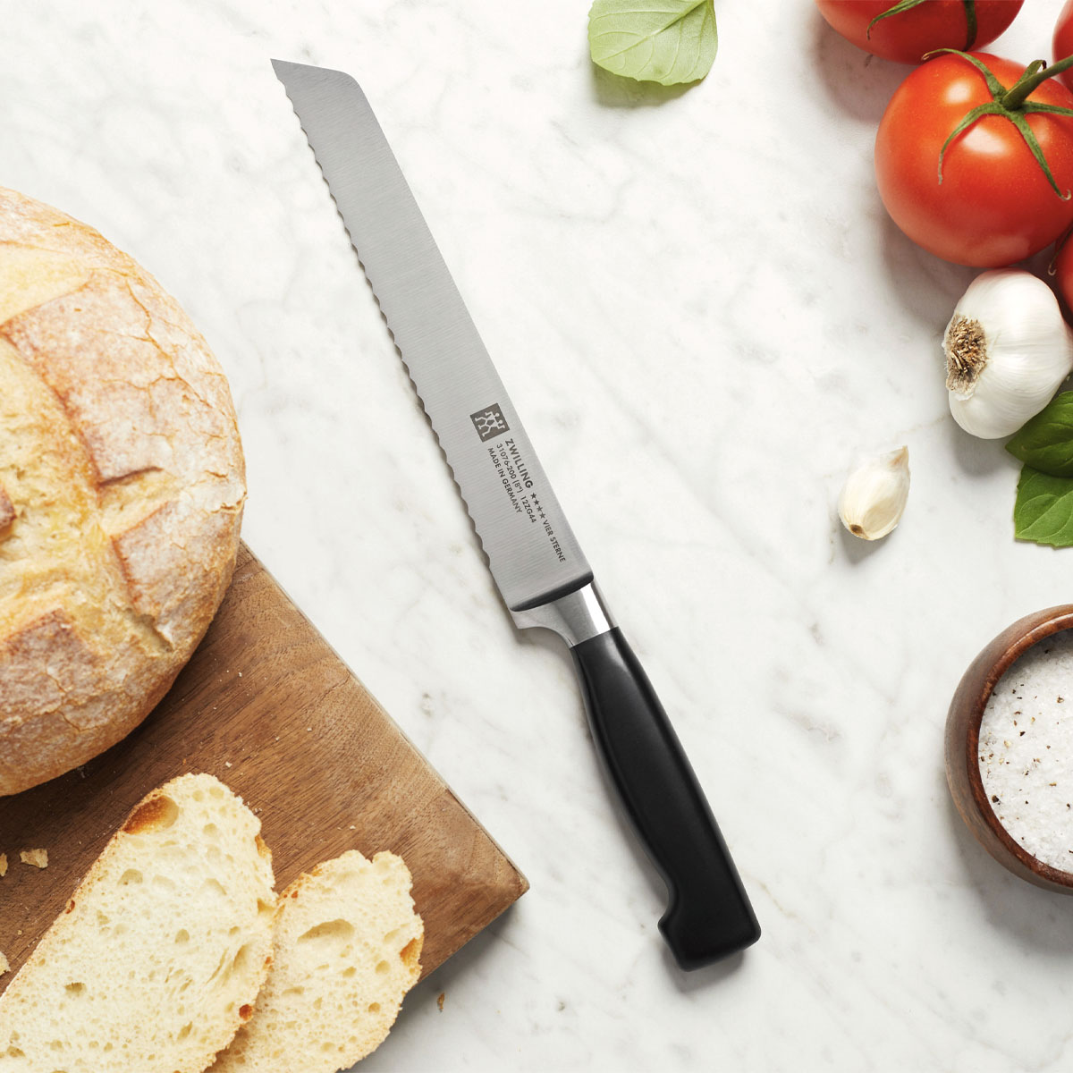 Нож для хлеба Zwilling Twin Four Star, лезвие 20см доска для нарезки хлеба 22х37 см массив бука