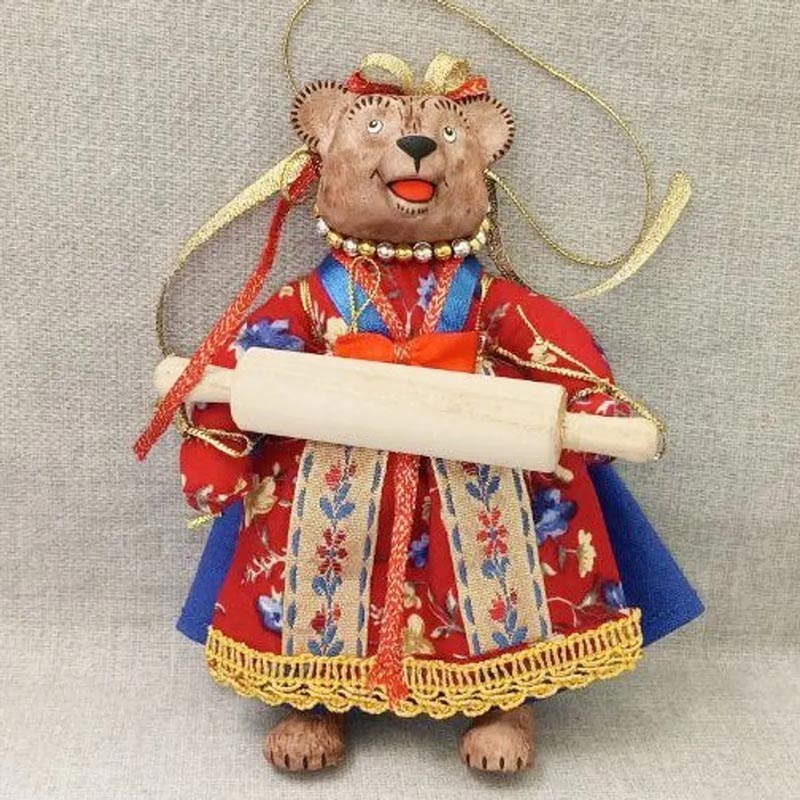 

Елочная игрушка Мануфактура подарков Медведица Маша со скалкой