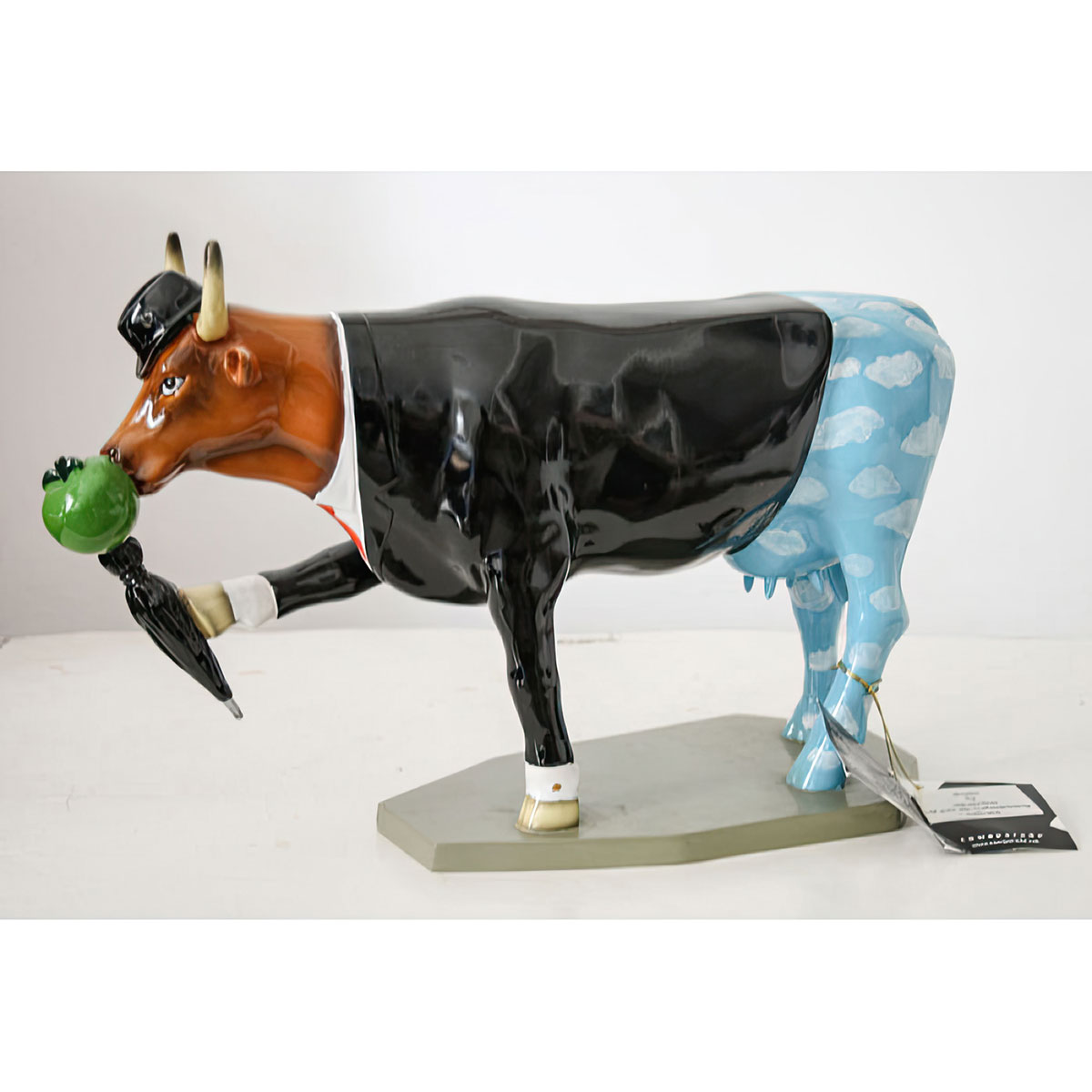 Коллекционная корова CowParade Russia Moogritte