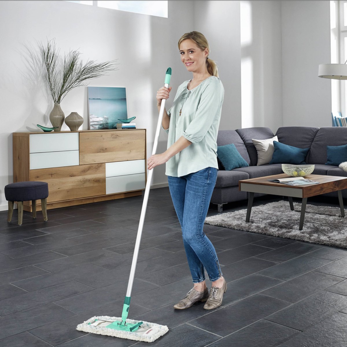 

Швабра с рифленой ручкой Leifheit Hausrein micro duo, цвет серебряный