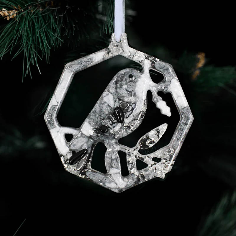 

Елочная игрушка из обсидиана Incrua Снегирь