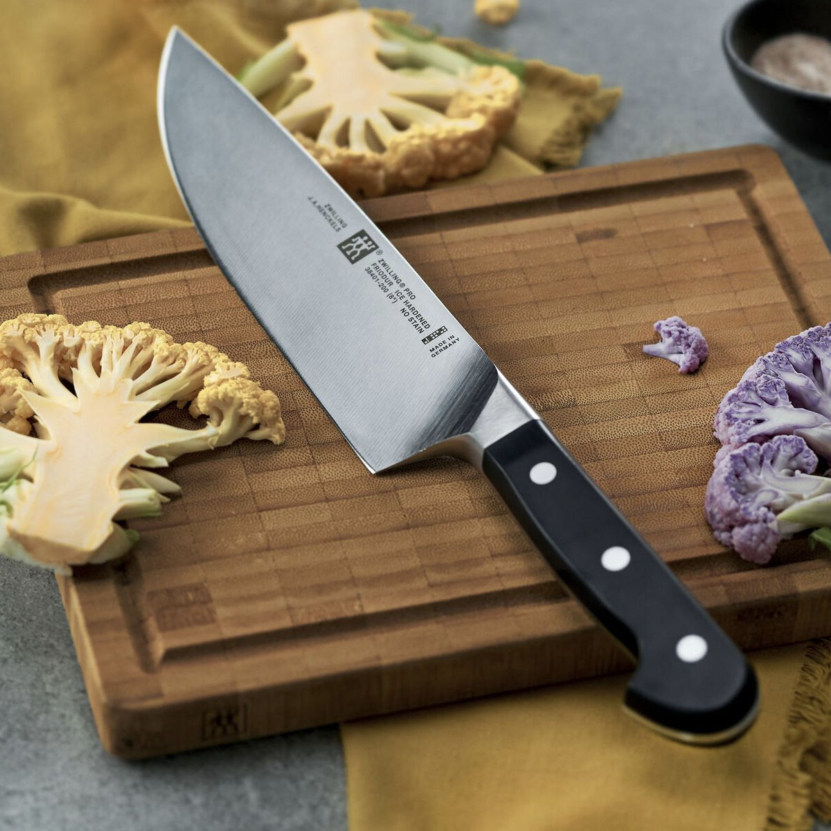 Нож поварской Zwilling Pro, лезвие 20см вареники metro chef с вишней замороженные 800 гр