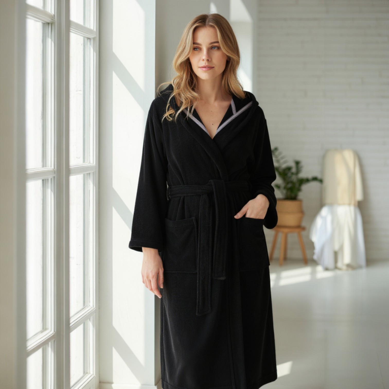 

Халат женский с капюшоном Cawo размер 38, черный