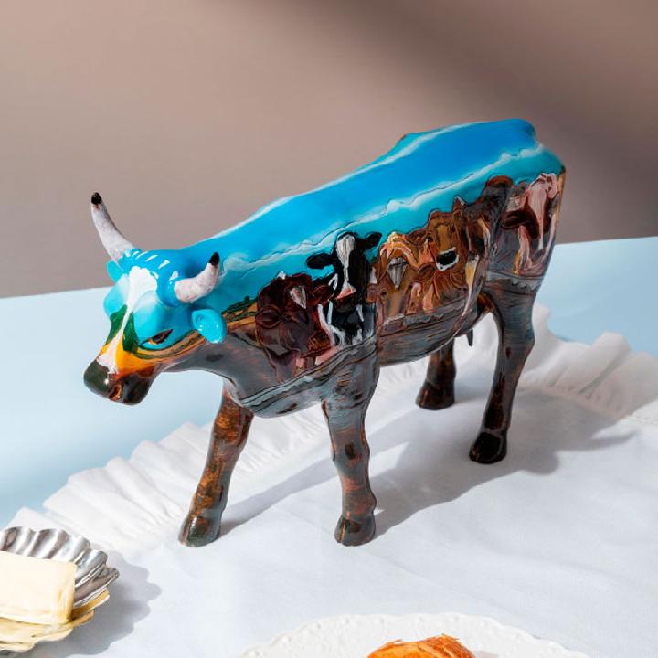 Декоративная статуэтка CowParade Russia The Tank