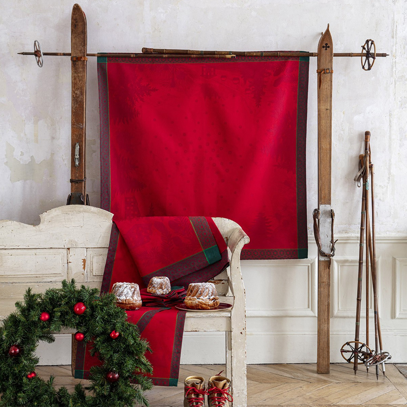 

Скатерть Le Jacquard Francais Sommets Enneiges 172x250см, Красный