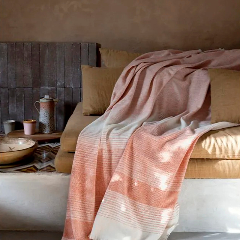 Плед 1,5-спальный Brun de Vian-Tiran Eole из шерсти мериноса, паприка