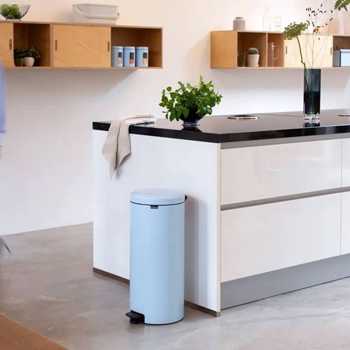 

Бак мусорный с педалью Brabantia NewIcon 30л, голубой